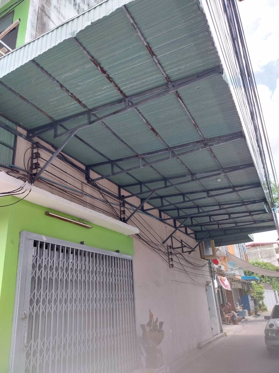 ขายตึก-3ชั้น-มีชั้นลอย-ดาดฟ้าบนสุด-พื้นที่12ตรวห้องหัวมุม-ติดถนน-2ด้าน