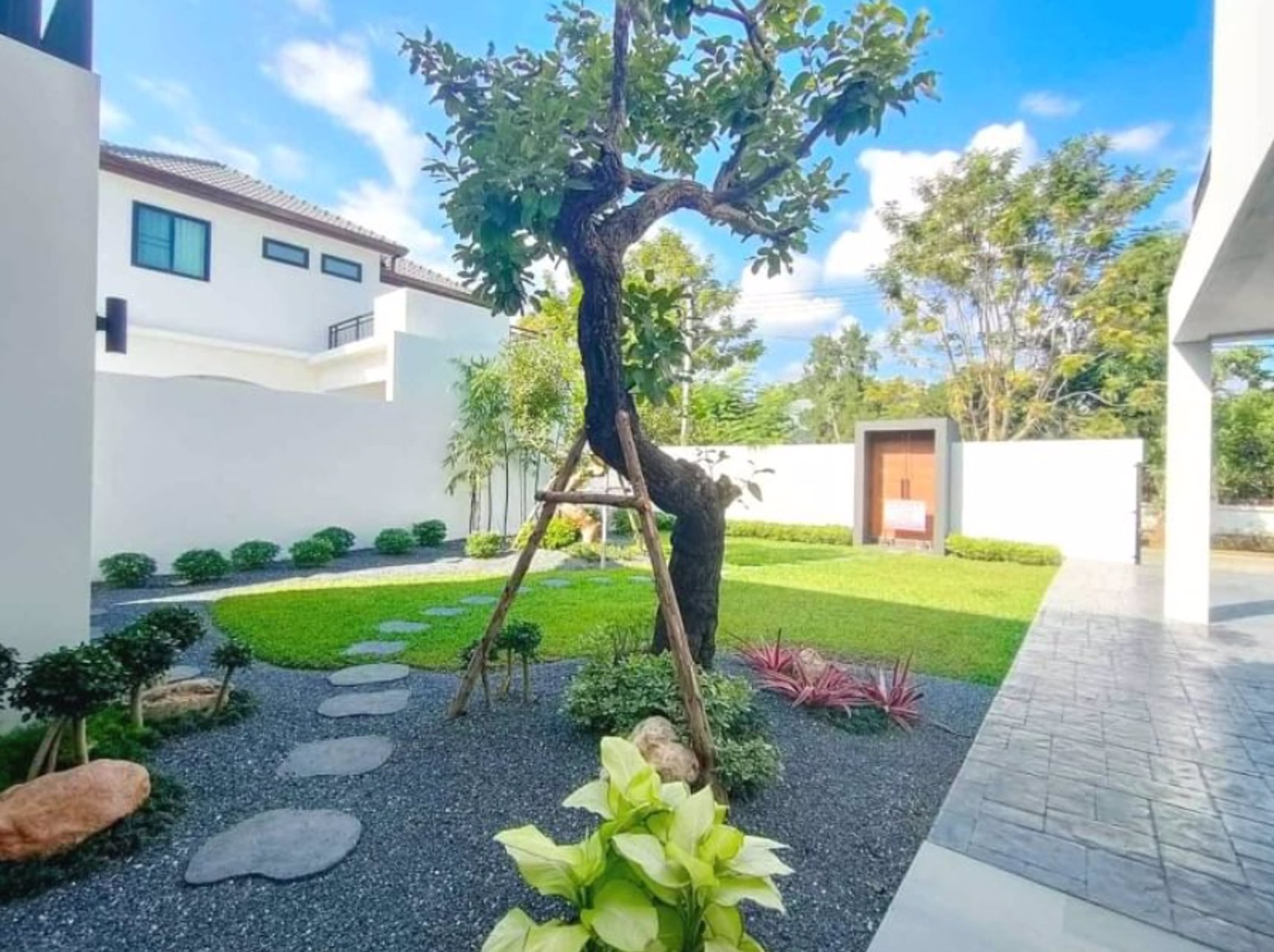 ขายบ้านสร้างใหม่-บ้านหรูพูลวิลล่าหางดง-เชียงใหม่-เดินทางสะดวก