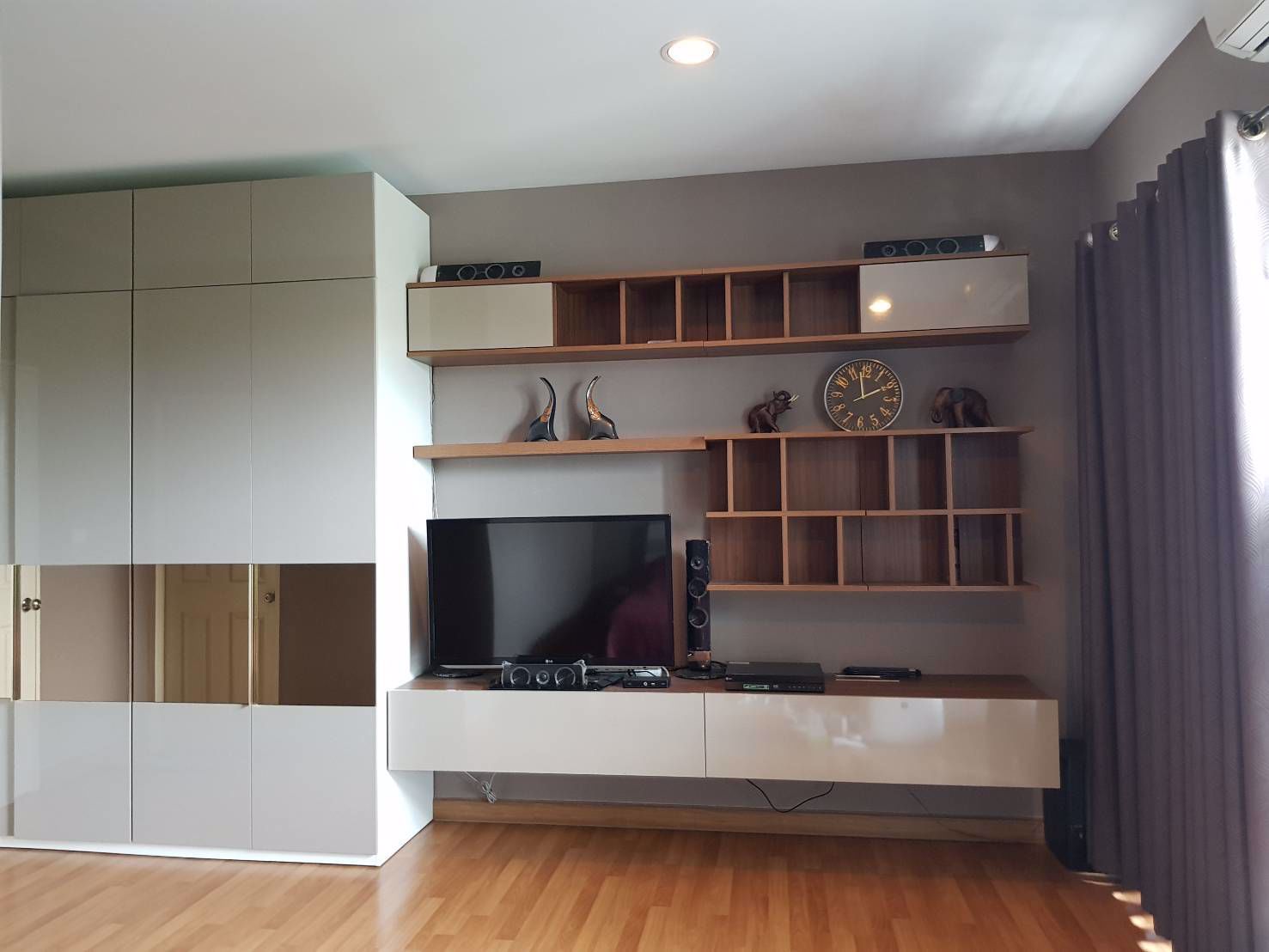 ขายทาวโฮมส์-บ้านกลางเมือง-เอสเซนส์-ห้องมุมแต่งสวย-ใกล้รถไฟฟ้า-ประเวศ-กรุงเทพ-โทร-081-837-6314