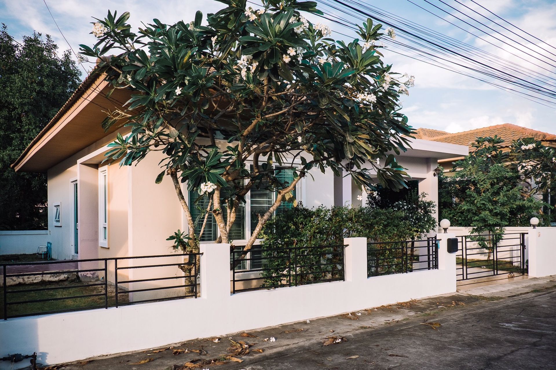 ขายบ้าน-หมู่บ้านเติมทรัพย์-ลิฟวิ่งโฮม-เมืองระยอง-เจ้าของขายเอง-โทร-095-164-5690