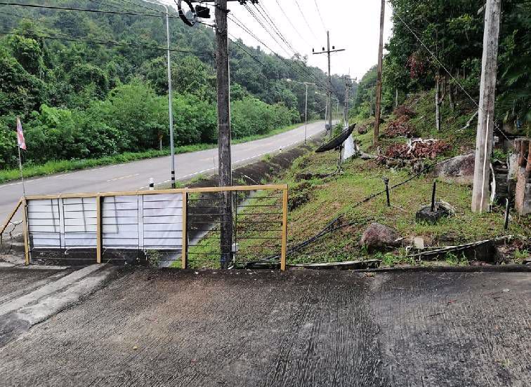 ขายที่ดินพร้อมบ้านพัก-จำนวน-7-หลัง-ติดถนนใหญ่-เกาะพะงัน-สุราษฎร์ธานี