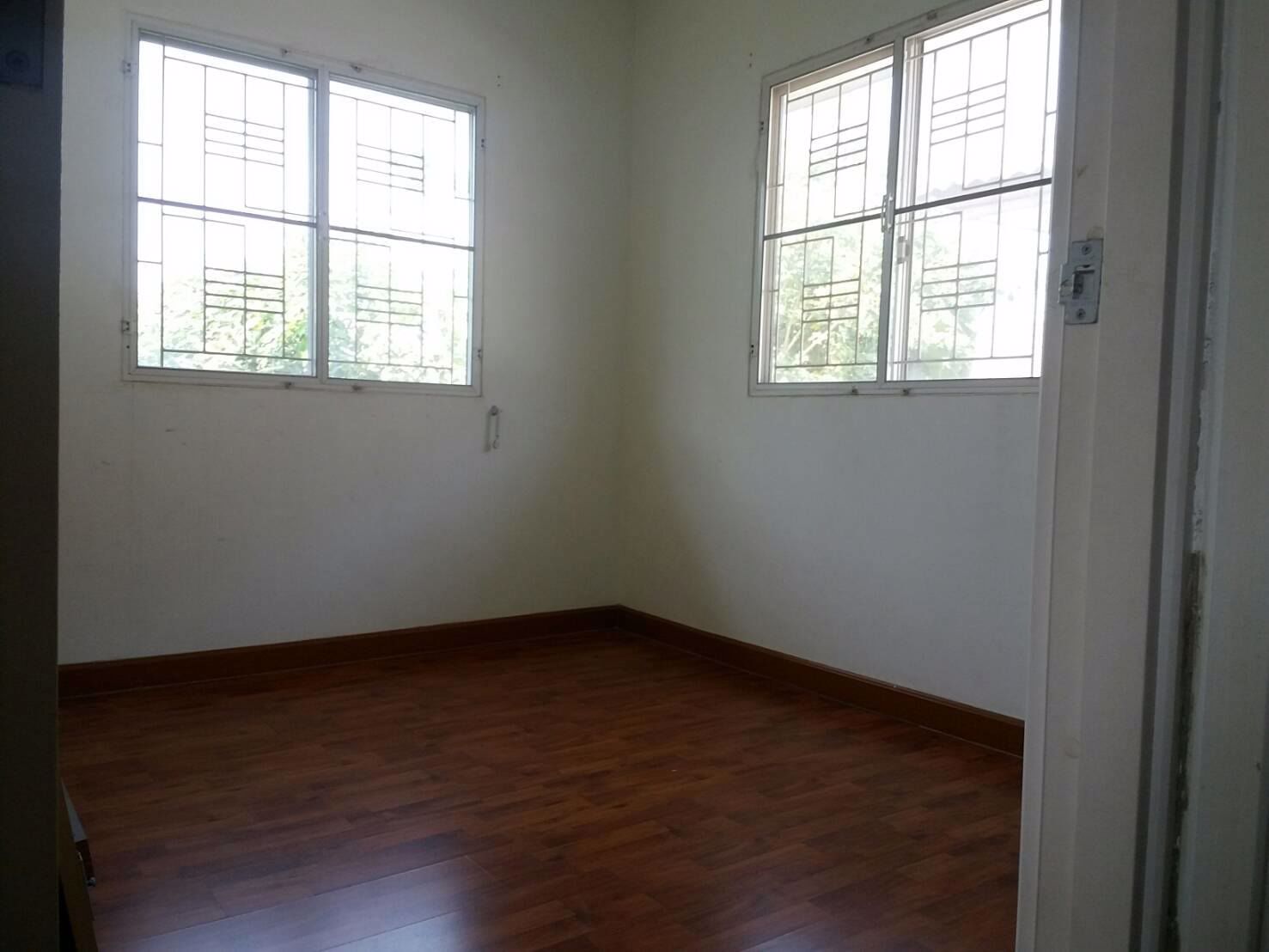 ขายบ้านทาวน์เฮ้าส์-อารมณ์บ้านเดี่ยว-เพียง-23-ลบ-รวมโอน-รถไฟฟ้าอยู่ปากซอย-โทร-089-7092336