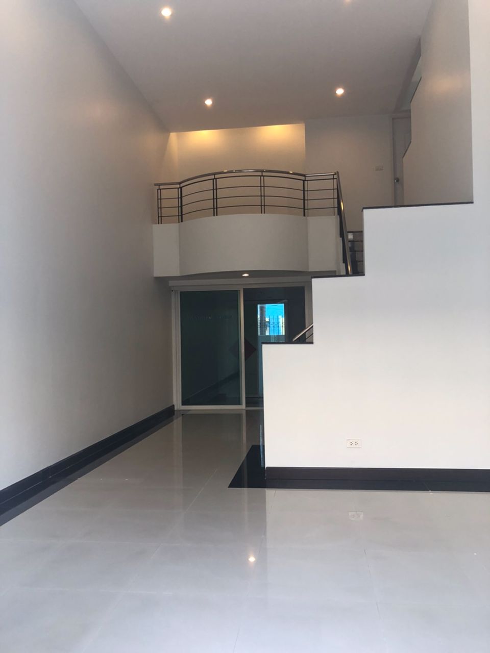 ทาวน์โฮม-3-ชั้นให้เช่า-2-หลังห้องริม-เหมาะทำ-office-อยู่อาศัย-ใกล้รถไฟฟ้าคลองไผ่-นนทบุรี