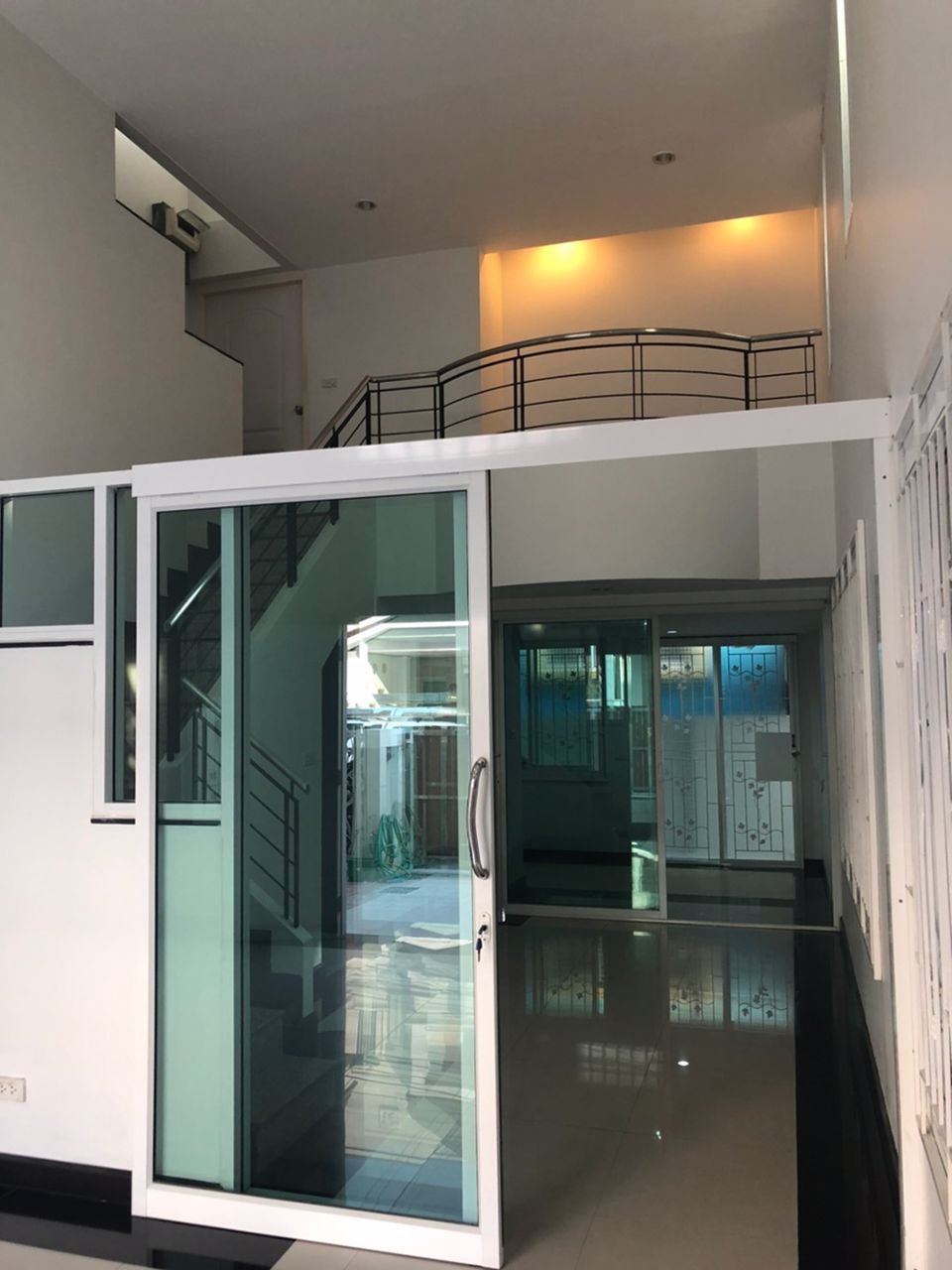 ทาวน์โฮม-3-ชั้นให้เช่า-2-หลังห้องริม-เหมาะทำ-office-อยู่อาศัย-ใกล้รถไฟฟ้าคลองไผ่-นนทบุรี