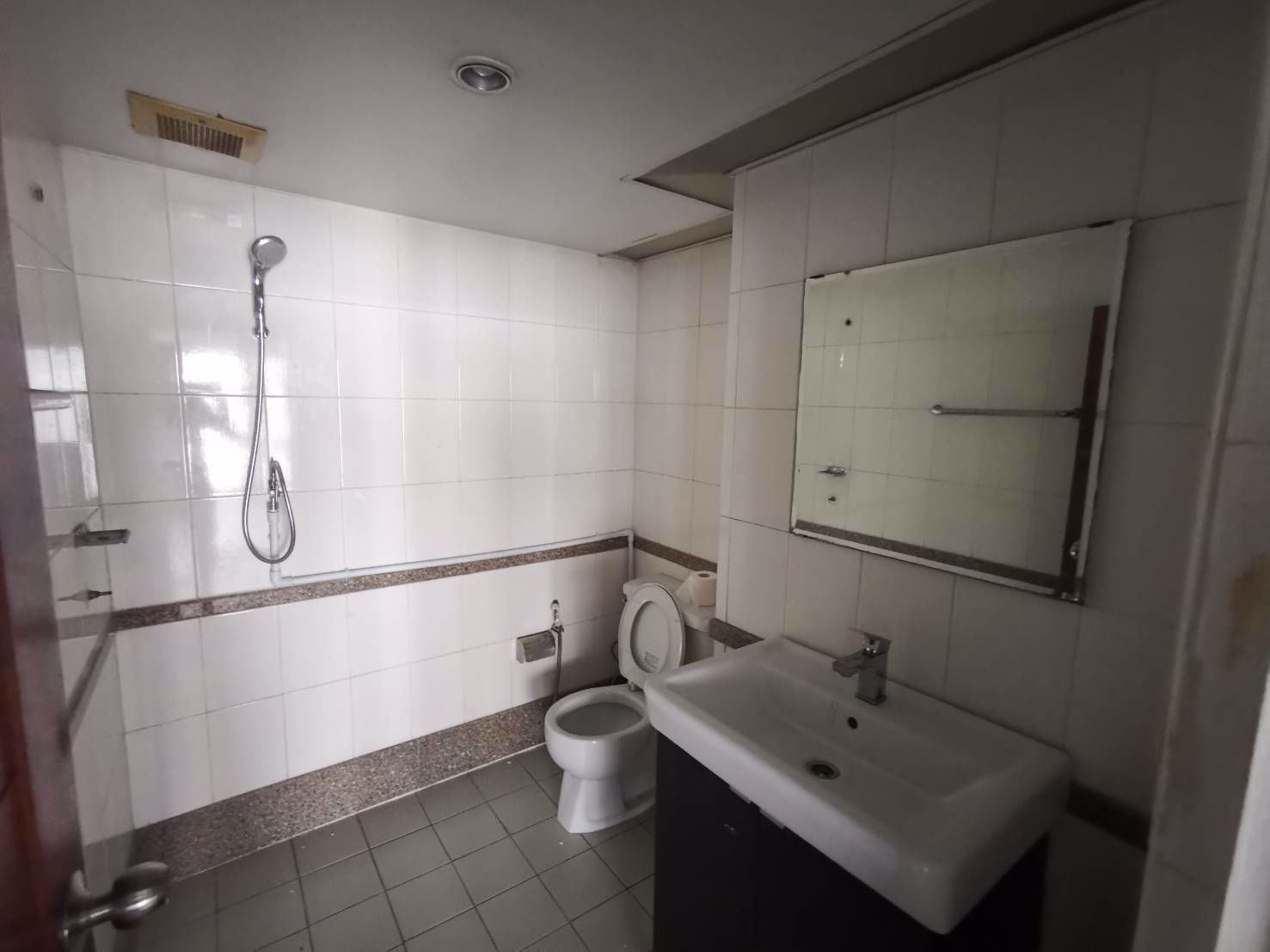 อาคารแบ่งให้เช่าราคาพิเศษ-แบ่งให้เช่า-ชั้น-23-และ-4-บล๊อค-d-ศูนย์การค้า-rca-โทร-083-442-8233