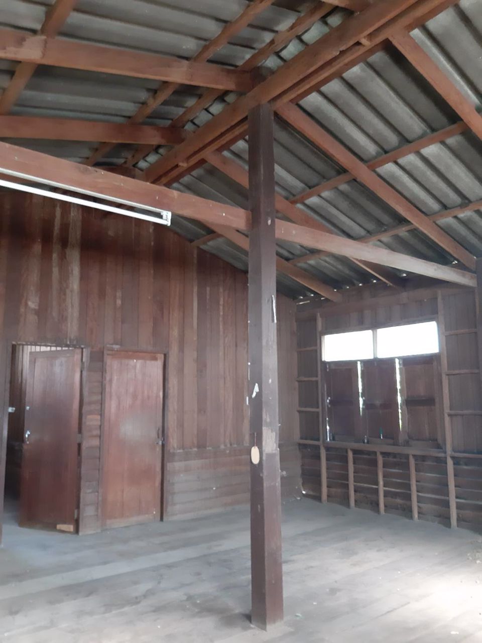 ขายบ้านไม่รวมที่ดิน-มีเสา-9-ต้น-เป็นไม้แดงกับไม้มะค่าและมีไม้รวมด้วยค่ะ-อำเภอชนแดน-จังหวัดเพชรบูรณ์