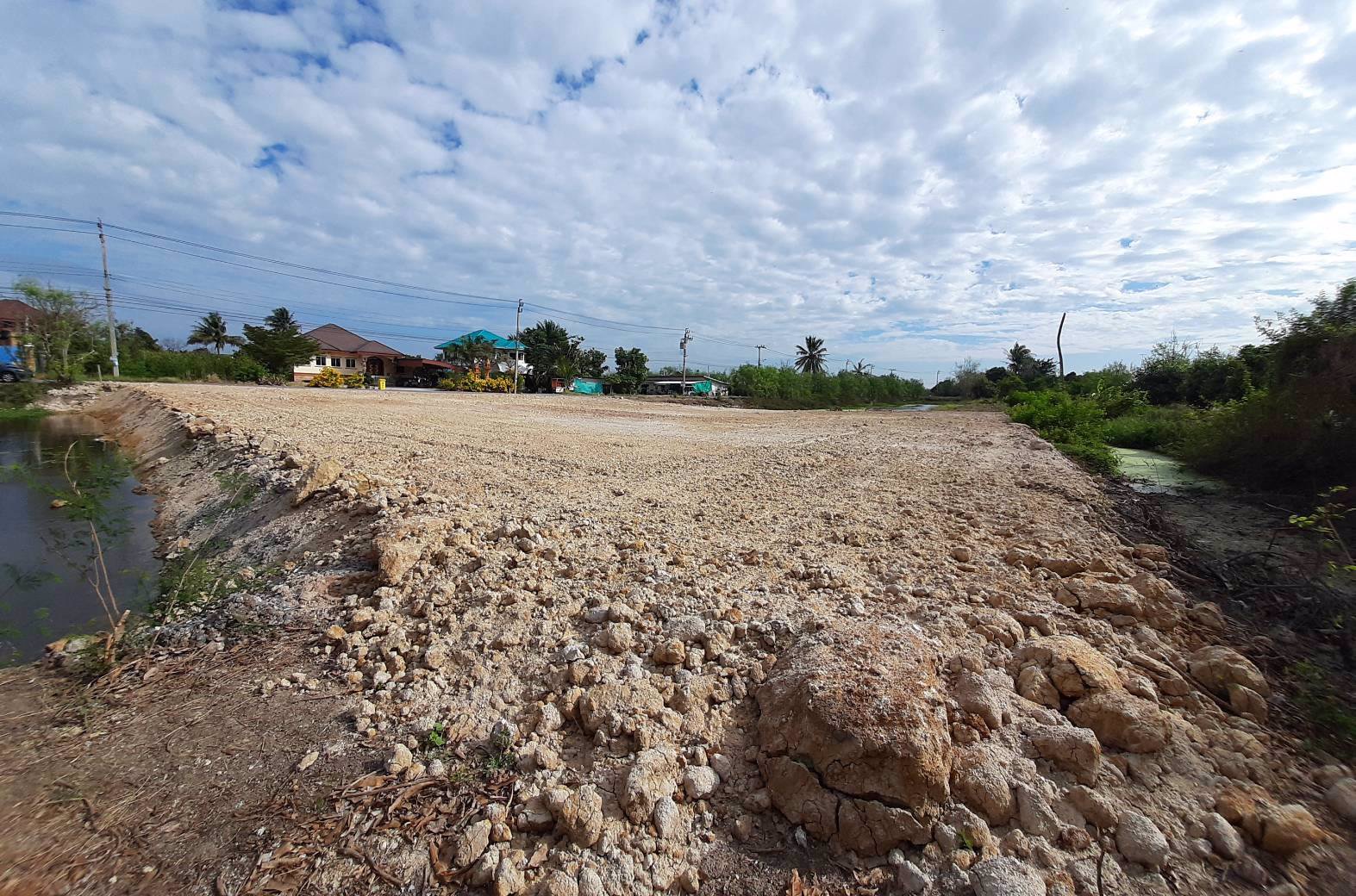 ให้เช่าที่ดิน-4-ไร่เศษ-ระยะยาว-ติดถนนคอนกรีต-อำเภอบางเสาธง-สมุทรปราการ-โทร-081-4349463