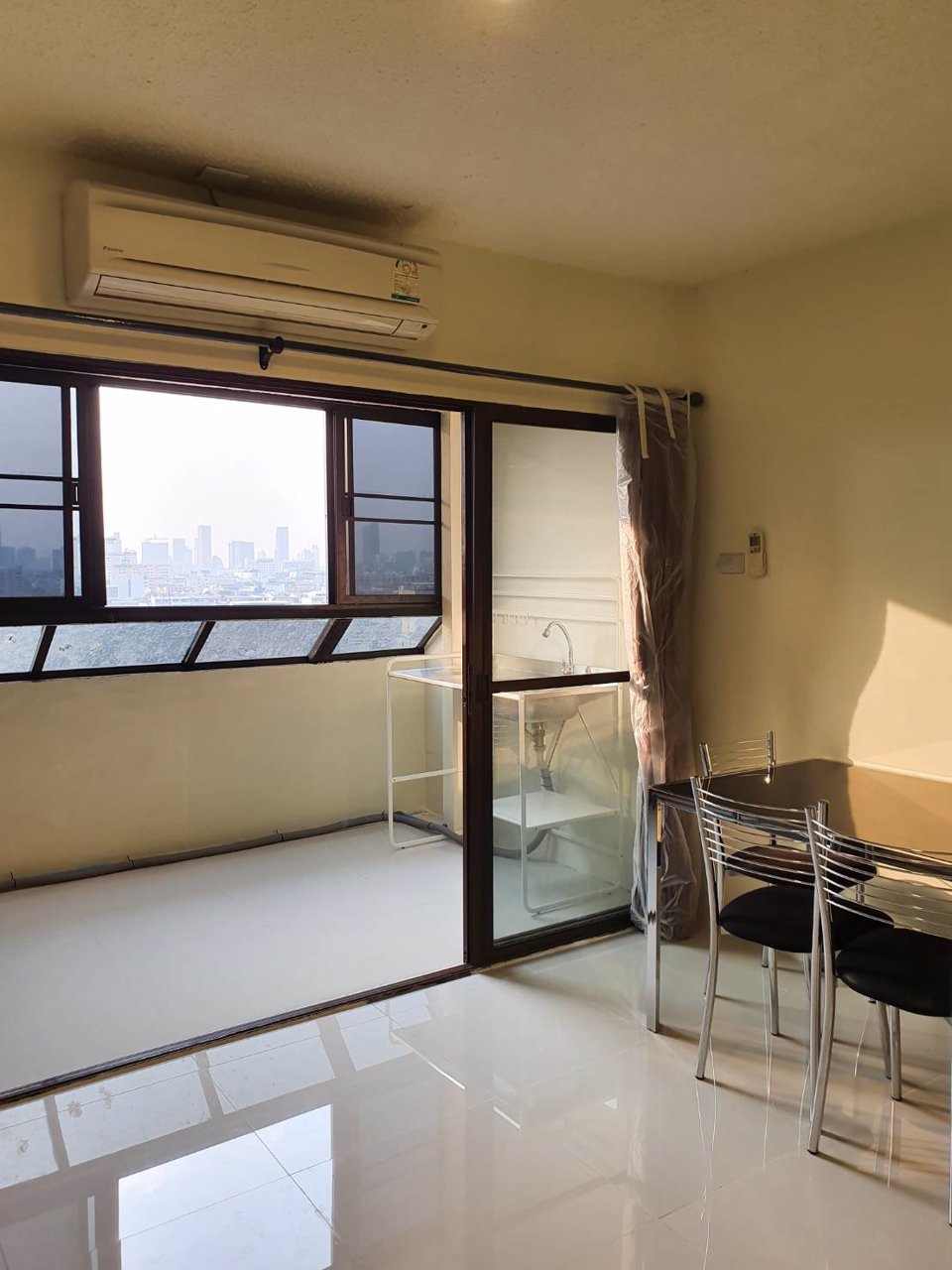 ให้เช่าคอนโดศรีวราแมนชั่น-2-ห้องสตูดิโอรีโนเวทใหม่-ใกล้-mrt-เขตดินแดง-กรุงเทพ-โทร-0816211251