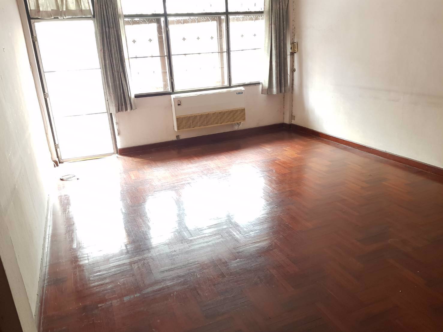 ให้เช่าด่วน-ตึกแถวอาคารพาณิชย์-3-ชั้นครึ่ง-ติดรถไฟฟ้าสะพานควาย-เขตพญาไท-กรุงเทพ