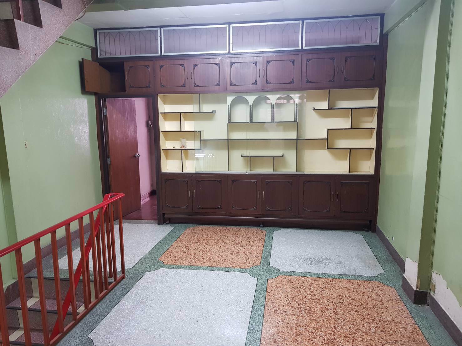 ให้เช่าด่วน-ตึกแถวอาคารพาณิชย์-3-ชั้นครึ่ง-ติดรถไฟฟ้าสะพานควาย-เขตพญาไท-กรุงเทพ