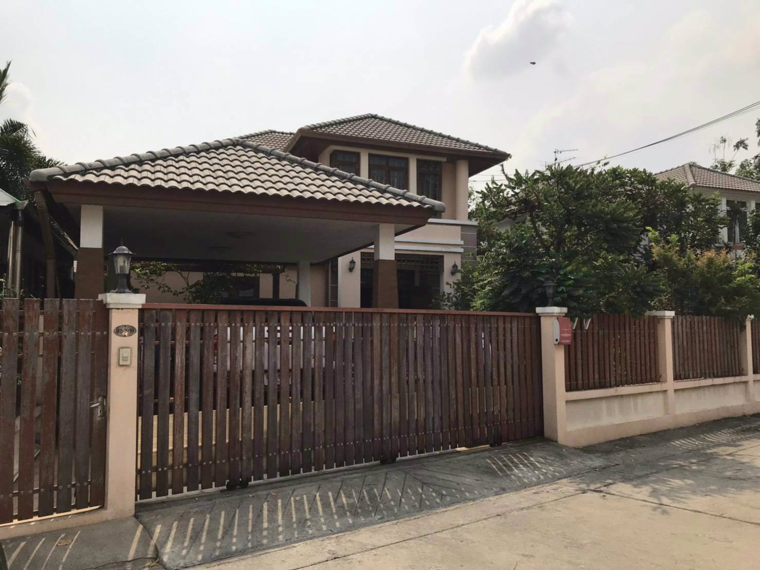 ขายบ้านที่หมู่บ้านนาริสา-บ้านพร้อมที่ดิน-77-ตารางวา-ถนนเสรีไทย-เขตบึงกุ่ม-กรุงเทพ