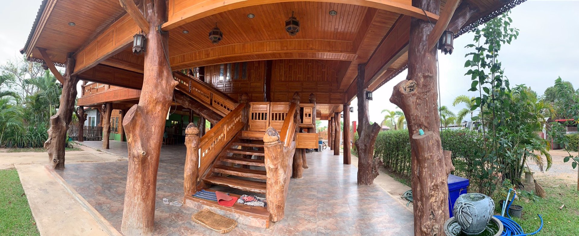 ขายบ้านทรงไทย-หลังใหญ่-2-ชั้น-พร้อมกิจการ-ปั๊มน้ำมัน-อำเภอโพธ์ชัย-ร้อยเอ็ด-โทร-0647898923