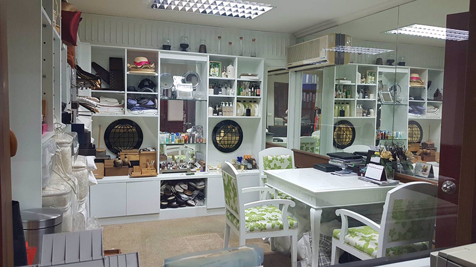 business-for-sale-khlong-toei-bangkok-contact-094-156-5546