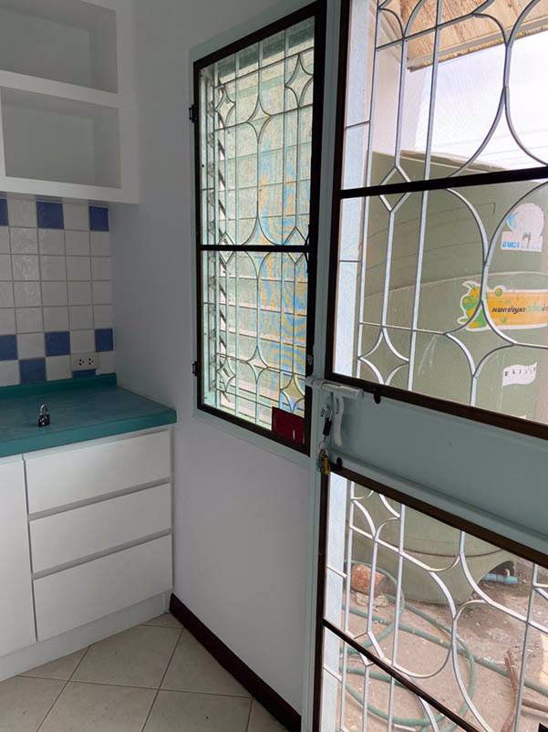 ขายทาวเฮาส์-2-ชั้น-ตกแต่งใหม่แล้ว-21-ตารางวา-พร้อมอยู่-โทร-0817544536