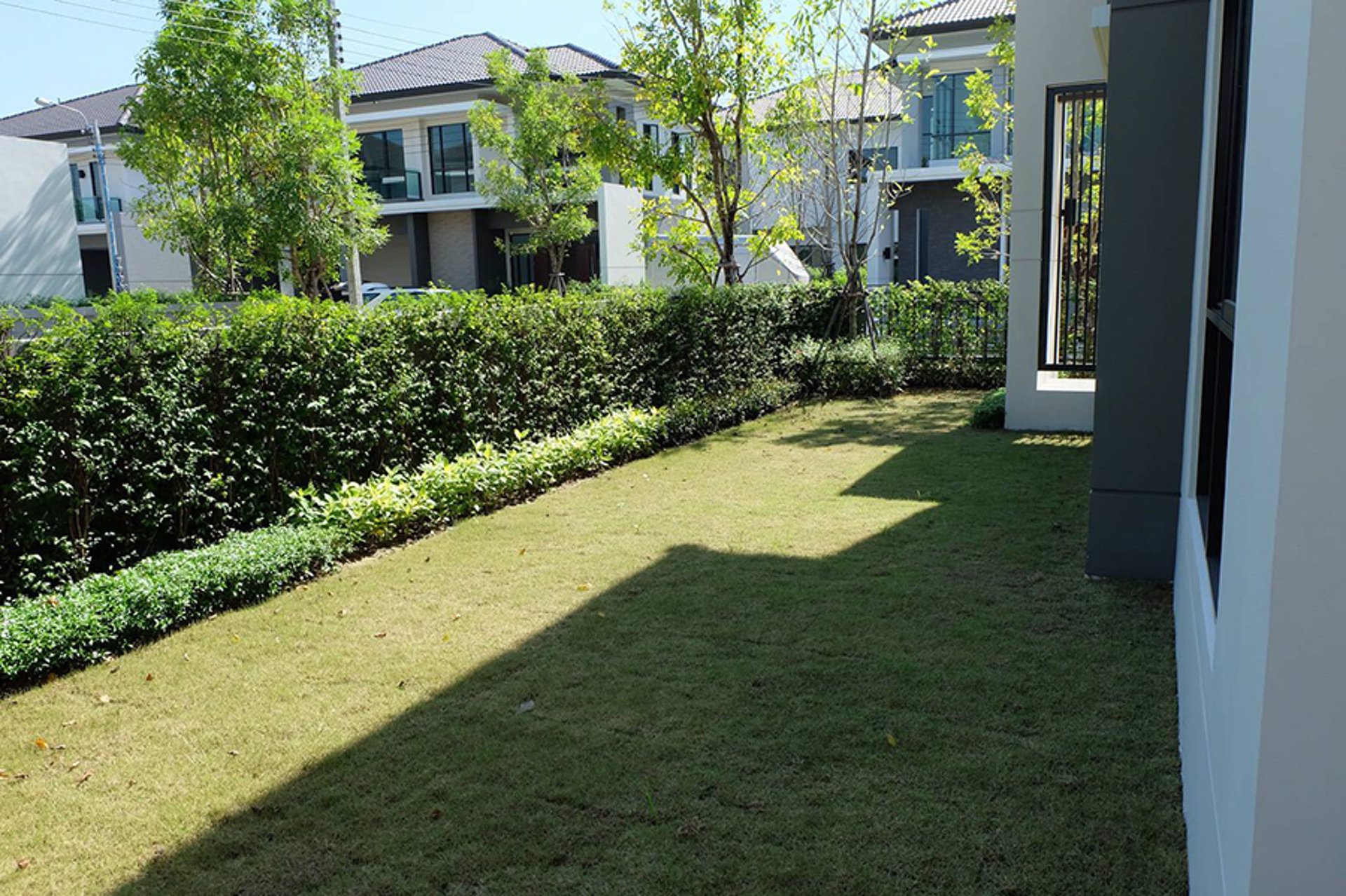 ขายบ้านใหม่-the-city-พัฒนาการ-บ้านใหญ่โซนด้านหน้าโครงการ-ใกล้คลับเฮาส์-สระว่ายน้ำ