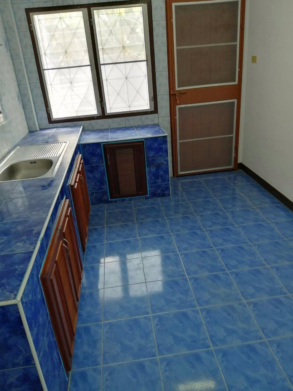 ขายบ้านเดี่ยว-บ้านสวย-เนื้อที่-54-ตารางวา-หมู่บ้านคลาสสิคการ์เด้นโฮม-เดินทางสะดวก-ศรีราชา-ชลบุรี