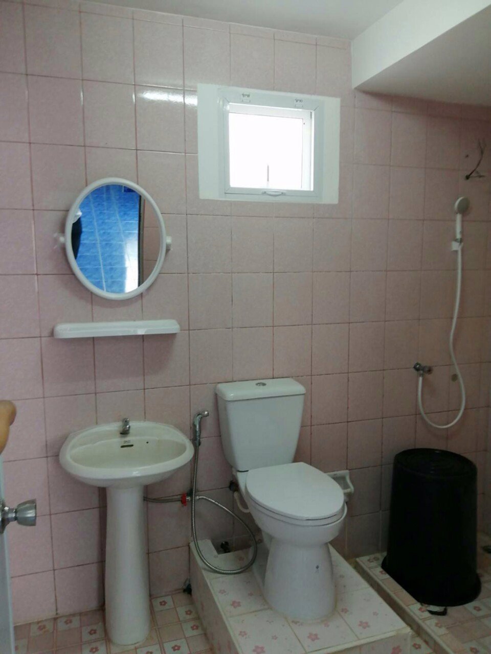 ขายบ้านเดี่ยว-บ้านสวย-เนื้อที่-54-ตารางวา-หมู่บ้านคลาสสิคการ์เด้นโฮม-เดินทางสะดวก-ศรีราชา-ชลบุรี