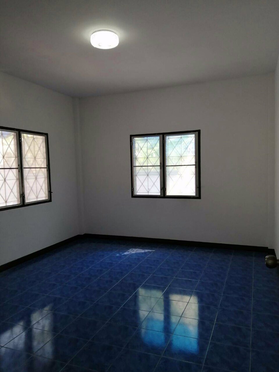 ขายบ้านเดี่ยว-บ้านสวย-เนื้อที่-54-ตารางวา-หมู่บ้านคลาสสิคการ์เด้นโฮม-เดินทางสะดวก-ศรีราชา-ชลบุรี