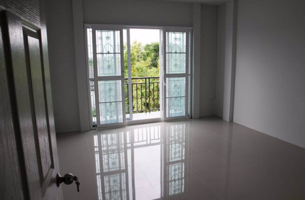 ให้เช่าบ้านใหม่-ทาวน์โฮม-3-ชั้น-3-ห้องนอน-3-ห้องน้ำ-2-ที่จอดรถ-1ห้องครัว-1ห้องโถงรับแขก