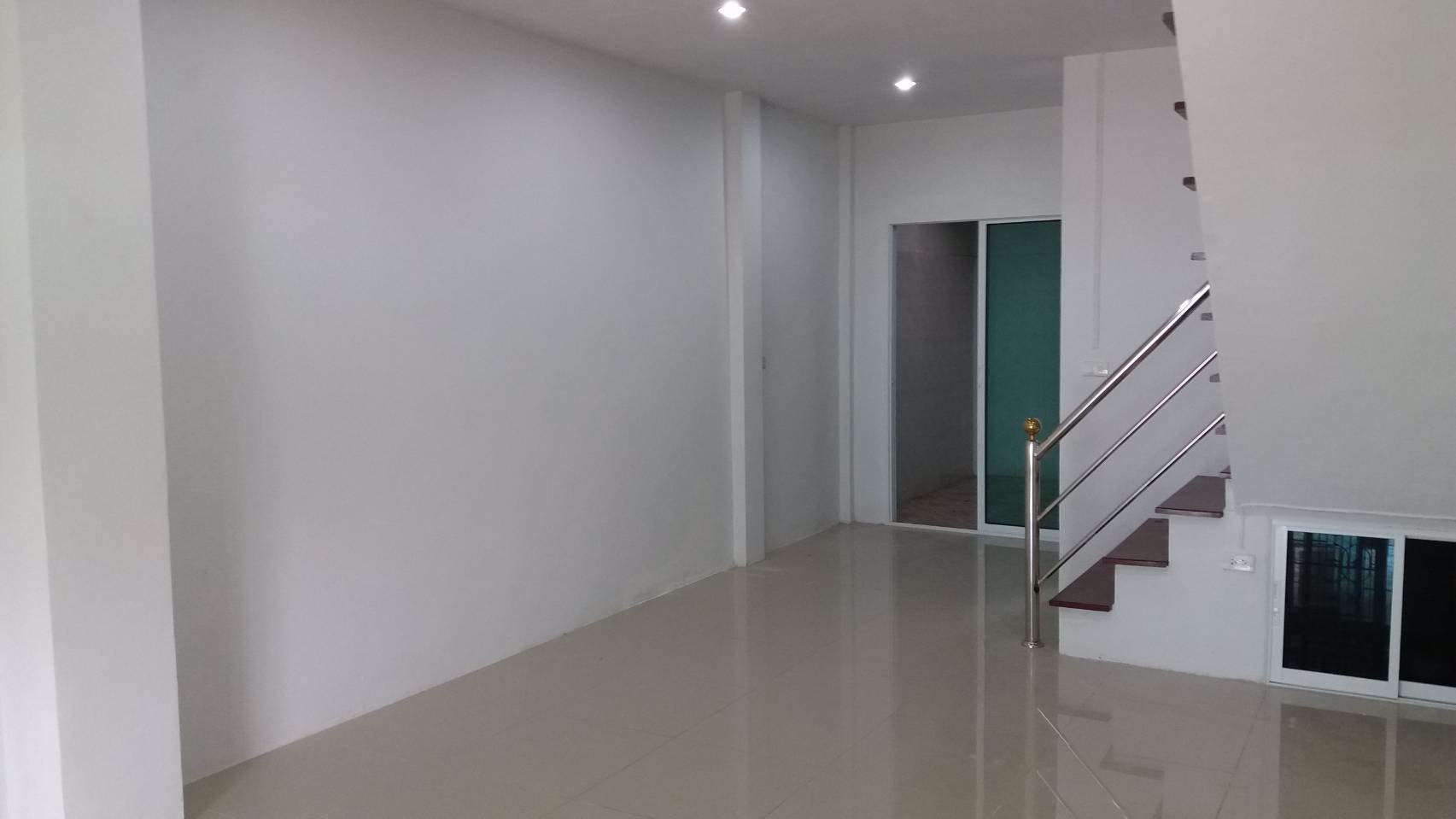 ให้เช่าบ้านใหม่-ทาวน์โฮม-3-ชั้น-3-ห้องนอน-3-ห้องน้ำ-2-ที่จอดรถ-1ห้องครัว-1ห้องโถงรับแขก