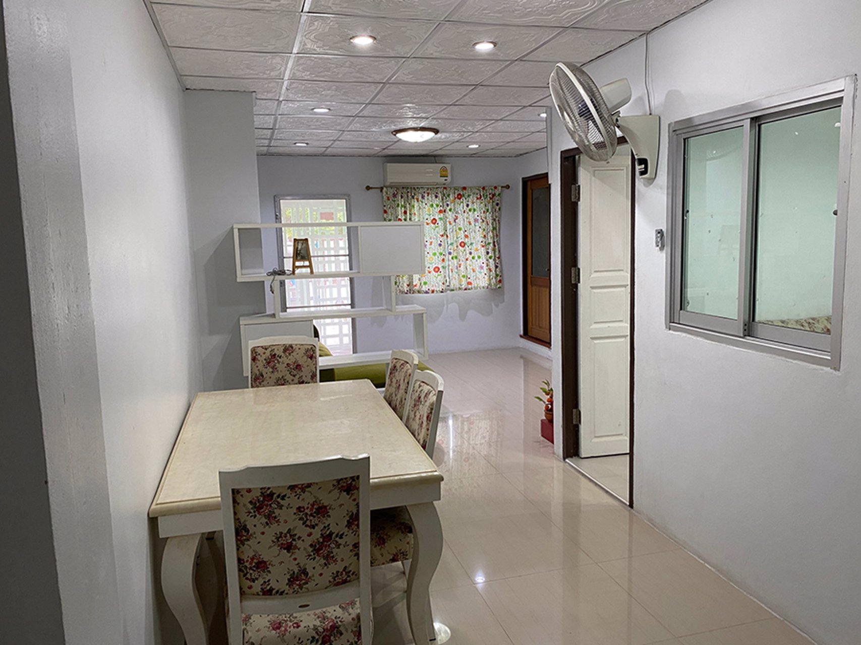 ขายบ้านทาวน์เฮ้าส์-2-ชั้น-เนื้อที่-29-ตรว-ใจกลางเมืองระยอง-เจ้าของขายเอง-