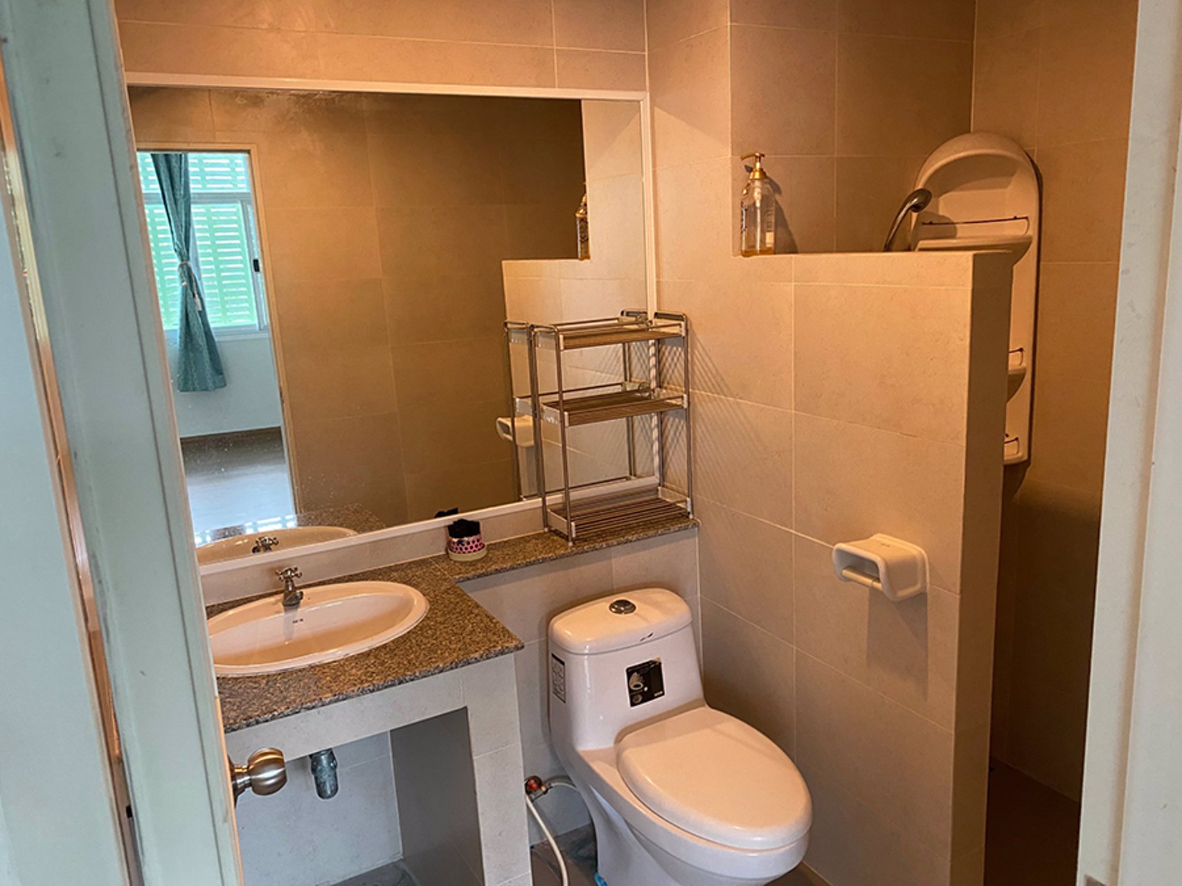 ขายบ้านทาวน์เฮ้าส์-2-ชั้น-เนื้อที่-29-ตรว-ใจกลางเมืองระยอง-เจ้าของขายเอง-