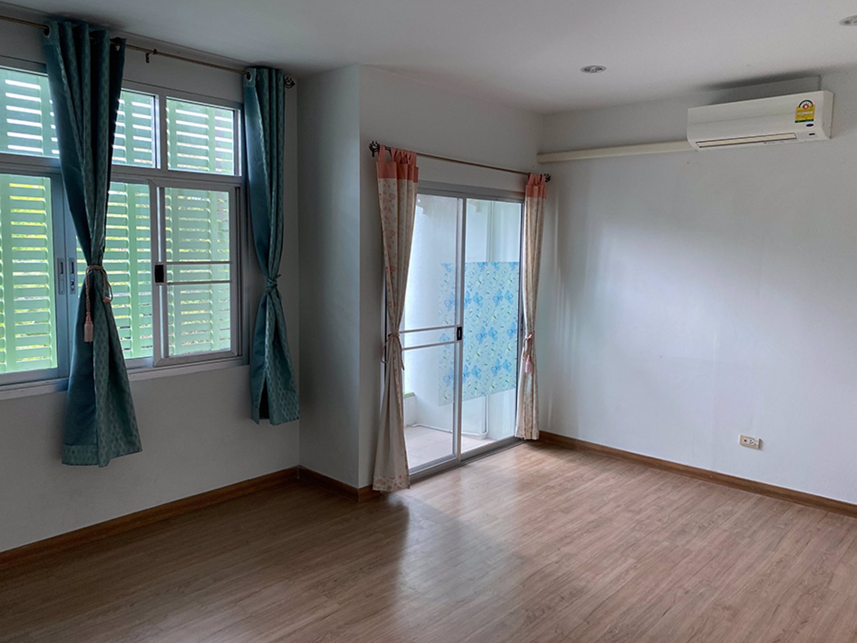 ขายบ้านทาวน์เฮ้าส์-2-ชั้น-เนื้อที่-29-ตรว-ใจกลางเมืองระยอง-เจ้าของขายเอง-