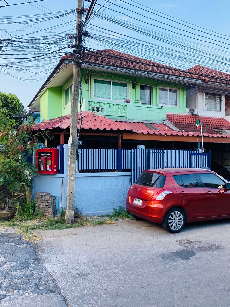 ขายบ้านแฝดด่วน-กำแพงตัวบ้านด้านบนแยก-หมู่บ้านอิ่มอัมพร10-กระทุ่มแบน-สมุทรสาคร-โทร-0879982536