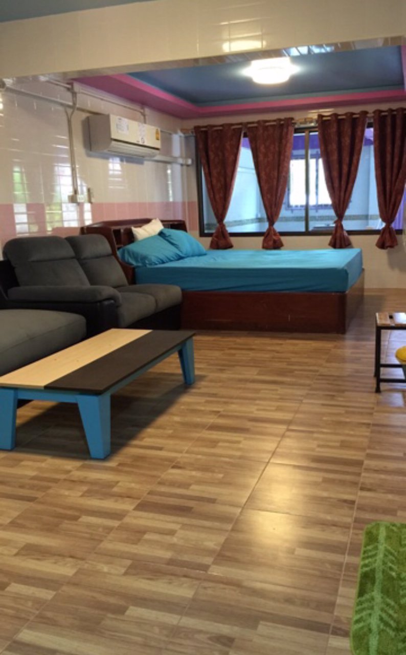 ขายบ้านแฝด-แค่ครึ่งเดียว-ต่อเติมเต็มพื้นที่-หลังคาใสกันร้อนทั้งหลัง-ใจกลางเมือง-จังหวัดกาญจนบุรี