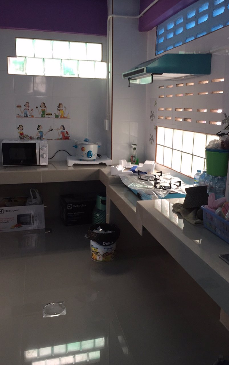 ขายบ้านแฝด-แค่ครึ่งเดียว-ต่อเติมเต็มพื้นที่-หลังคาใสกันร้อนทั้งหลัง-ใจกลางเมือง-จังหวัดกาญจนบุรี