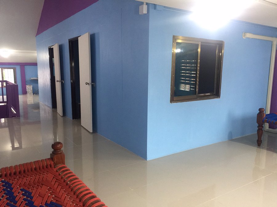 ขายบ้านแฝด-แค่ครึ่งเดียว-ต่อเติมเต็มพื้นที่-หลังคาใสกันร้อนทั้งหลัง-ใจกลางเมือง-จังหวัดกาญจนบุรี