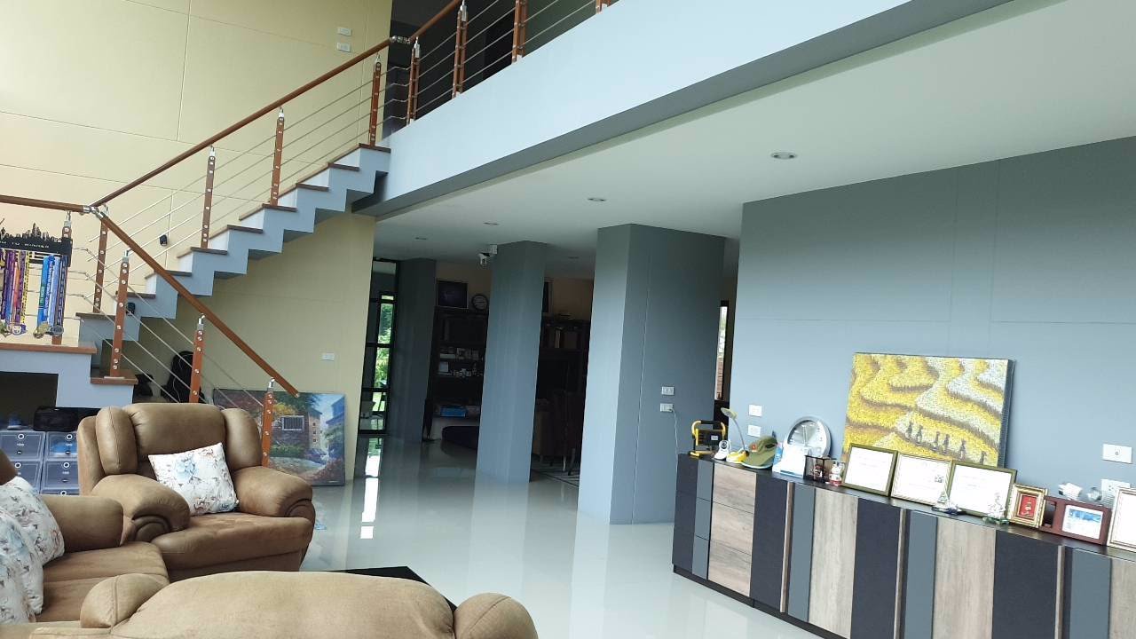 ขายบ้านเดี่ยวสไตล์โมเดิร์น-2-ชั้น-ปัญญารีสอร์ตชลบุรี-416-ตรว-ติดถนนสุขุมวิท-ใกล้สำนักงานเทศบาลตำบล