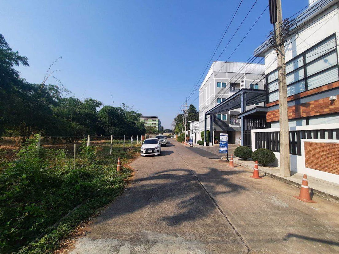 ขายที่ดินทำเลดีเมืองปทุมธานี-ใกล้มหาวิทยาลัยรังสิต-เนื้อที่-4-2-48-ไร่-แปลงมุม-สร้างอพาท์เมนท์ได้