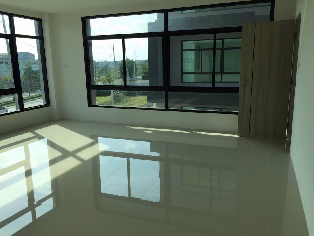 ขายโฮมออฟฟิศฟิฟธ์อเวนิวลาดกระบัง-45ตรว-ถนนฉลองกรุง-ทำเลดี-ติดนิคมลาดกระบัง