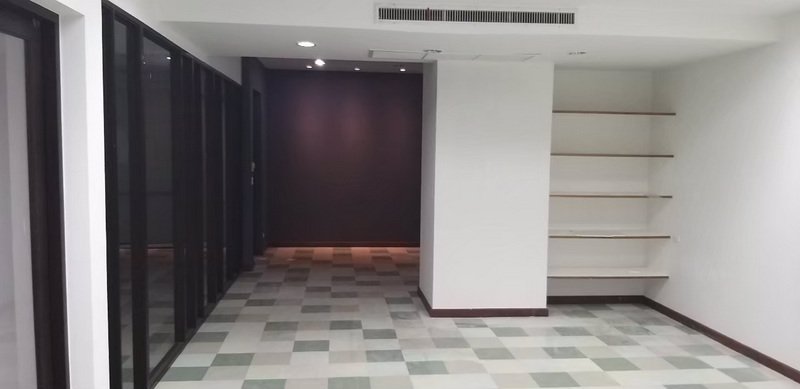 ให้เช่าออฟฟิศ-ตกแต่งพร้อม-33785-ตรม-ราคาสู้โควิค-เพียง-485-บาท-ต่อ-ตรม-ใจกลางเมือง