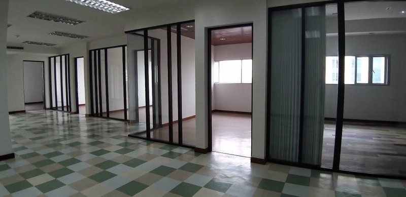 ให้เช่าออฟฟิศ-ตกแต่งพร้อม-33785-ตรม-ราคาสู้โควิค-เพียง-485-บาท-ต่อ-ตรม-ใจกลางเมือง