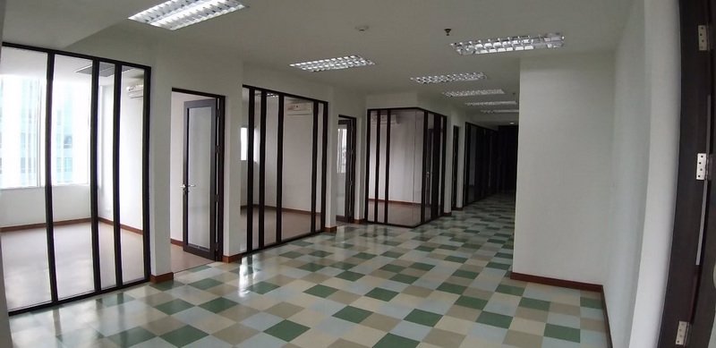 ให้เช่าออฟฟิศ-ตกแต่งพร้อม-33785-ตรม-ราคาสู้โควิค-เพียง-485-บาท-ต่อ-ตรม-ใจกลางเมือง