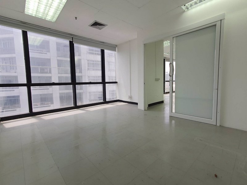 ให้เช่า-สำนักงาน-ขนาด-305-ตรม-ถูกสุดๆ-ราคา-350-บาท-ต่อ-ตรม-กั้นห้องพร้อมเข้าอยู่ทันที