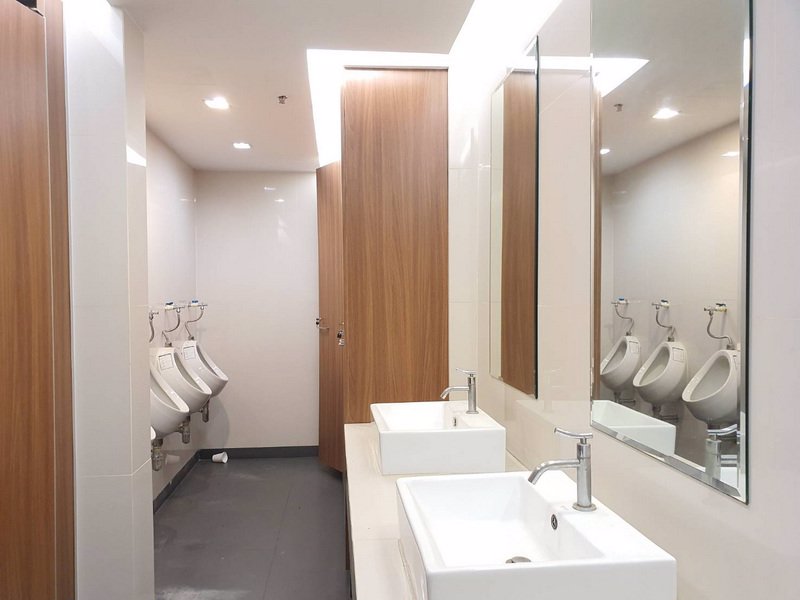 ให้เช่า-สำนักงาน-ขนาด-305-ตรม-ถูกสุดๆ-ราคา-350-บาท-ต่อ-ตรม-กั้นห้องพร้อมเข้าอยู่ทันที