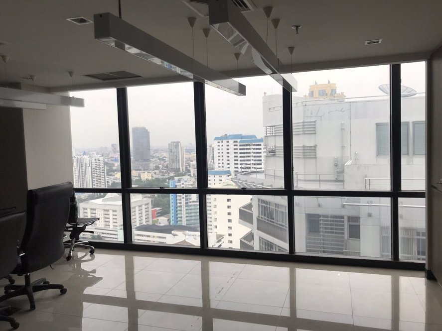 ให้เช่าสำนักงาน-ขนาด-636-ตรม-ราคา-470-บาท-ตกแต่งเรียบร้อย-พร้อมโต๊ะเก้าอี้