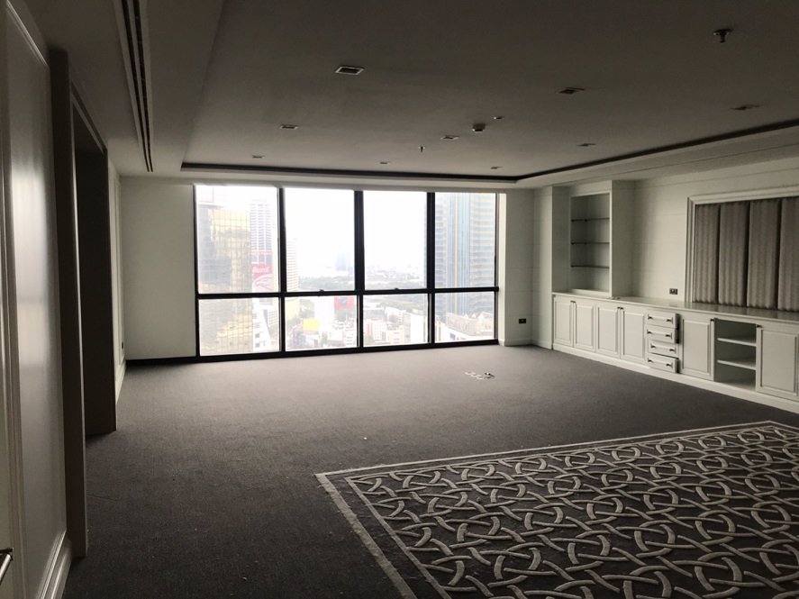 ให้เช่าสำนักงาน-ขนาด-636-ตรม-ราคา-470-บาท-ตกแต่งเรียบร้อย-พร้อมโต๊ะเก้าอี้