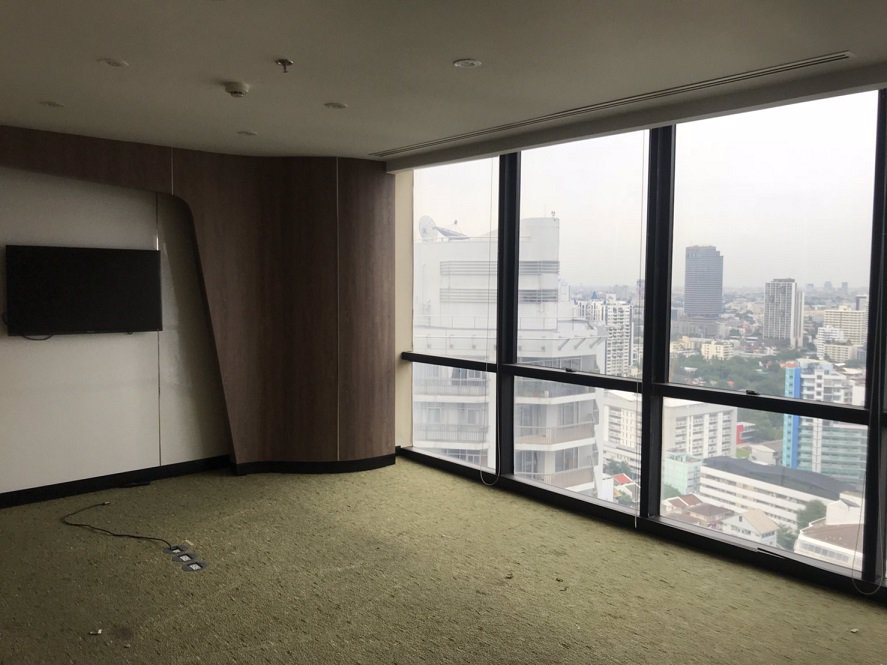 ให้เช่าสำนักงาน-ขนาด-636-ตรม-ราคา-470-บาท-ตกแต่งเรียบร้อย-พร้อมโต๊ะเก้าอี้