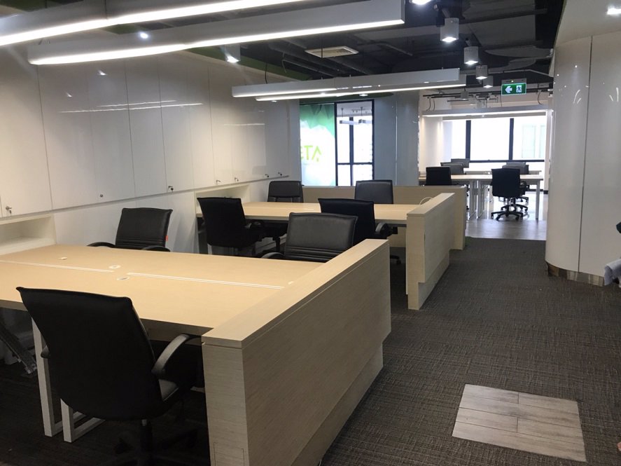 ให้เช่าสำนักงาน-ขนาด-636-ตรม-ราคา-470-บาท-ตกแต่งเรียบร้อย-พร้อมโต๊ะเก้าอี้