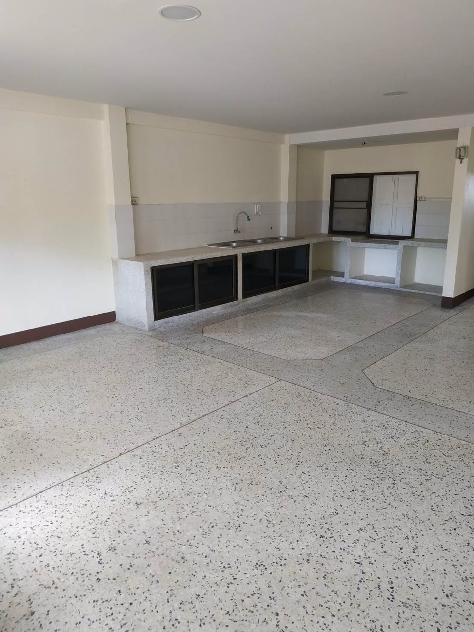 ให้เช่าบ้านสามร้อยยอด-12-จังหวัดประจวบคีรีขันธ์-เหมาะสำหรับทำโฮมสเตย์-ร้านอาหาร