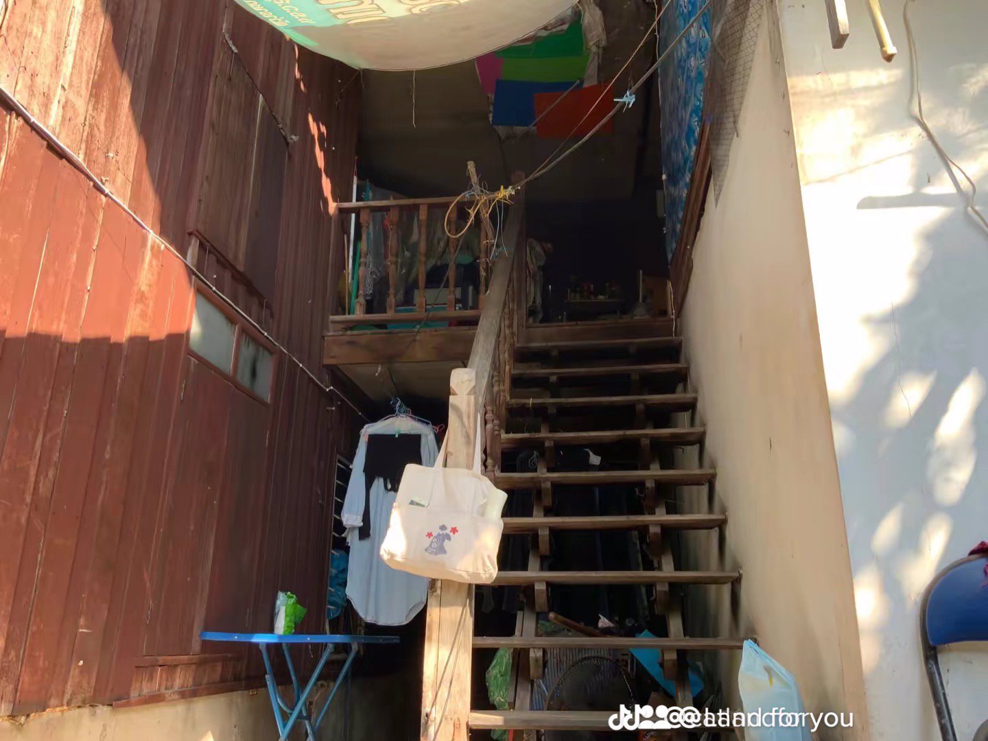 ขายที่ดินขนาด-46-ตรวพร้อมบ้านไม้เก่าตามสภาพ