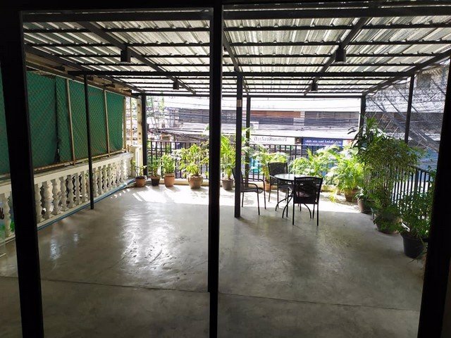 ให้เช่าอาคารพาณิชย์-3-ชั้น-2-ห้องทะลุกัน-ซอยรามคำแหง-ใกล้ตลาด-กกท-ใกล้ราชมังคลา-เดินทางสะดวก