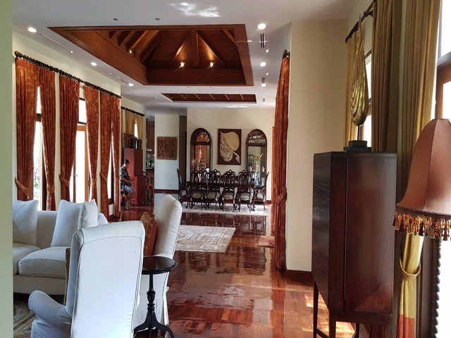 ขายบ้านหรู-พร้อมสระว่ายน้ำ-ในหมู่บ้านวิวทะเล-มารีน่า-นาจอมเทียน-พัทยา-ห่างจากหาดเพียง-4-กม