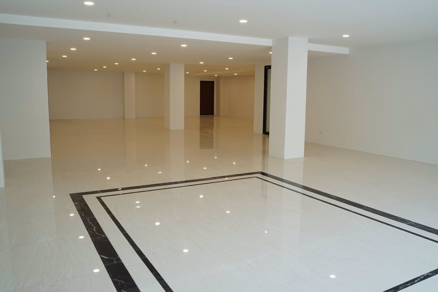 ขาย-และ-ให้เช่า-อาคารพาณิชย์-4-ชั้นครึ่ง-โครงการพรีเมี่ยร์-1-หลังห้างพาราไดซ์-rooftop-pool-และ-ลิฟท