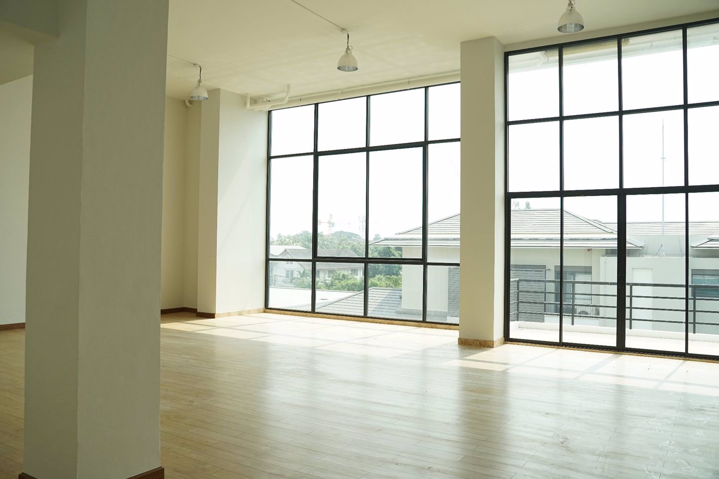 ขาย-และ-ให้เช่า-อาคารพาณิชย์-4-ชั้นครึ่ง-โครงการพรีเมี่ยร์-1-หลังห้างพาราไดซ์-rooftop-pool-และ-ลิฟท