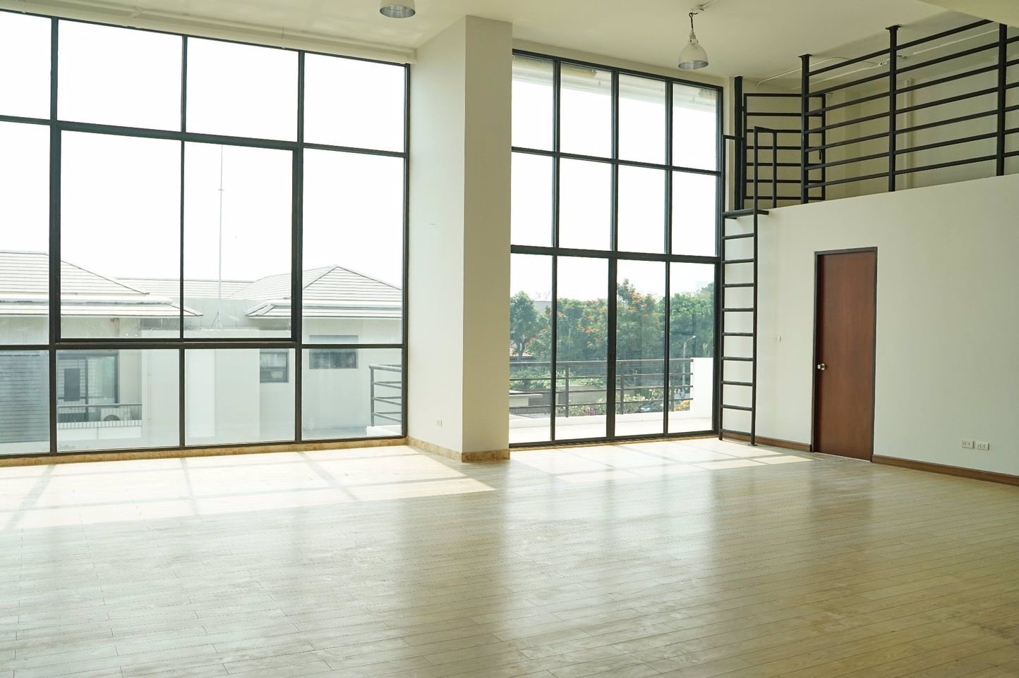 ขาย-และ-ให้เช่า-อาคารพาณิชย์-4-ชั้นครึ่ง-โครงการพรีเมี่ยร์-1-หลังห้างพาราไดซ์-rooftop-pool-และ-ลิฟท